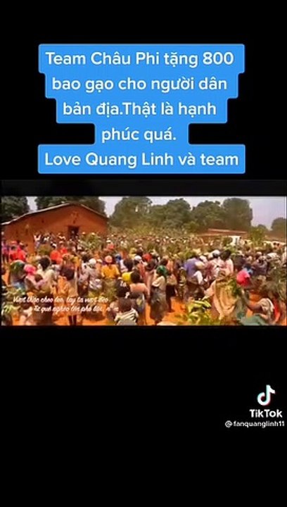 Bà con Châu Phi vui mừng nhận 800 bao gạo của nhóm Quang Linh Vlogs