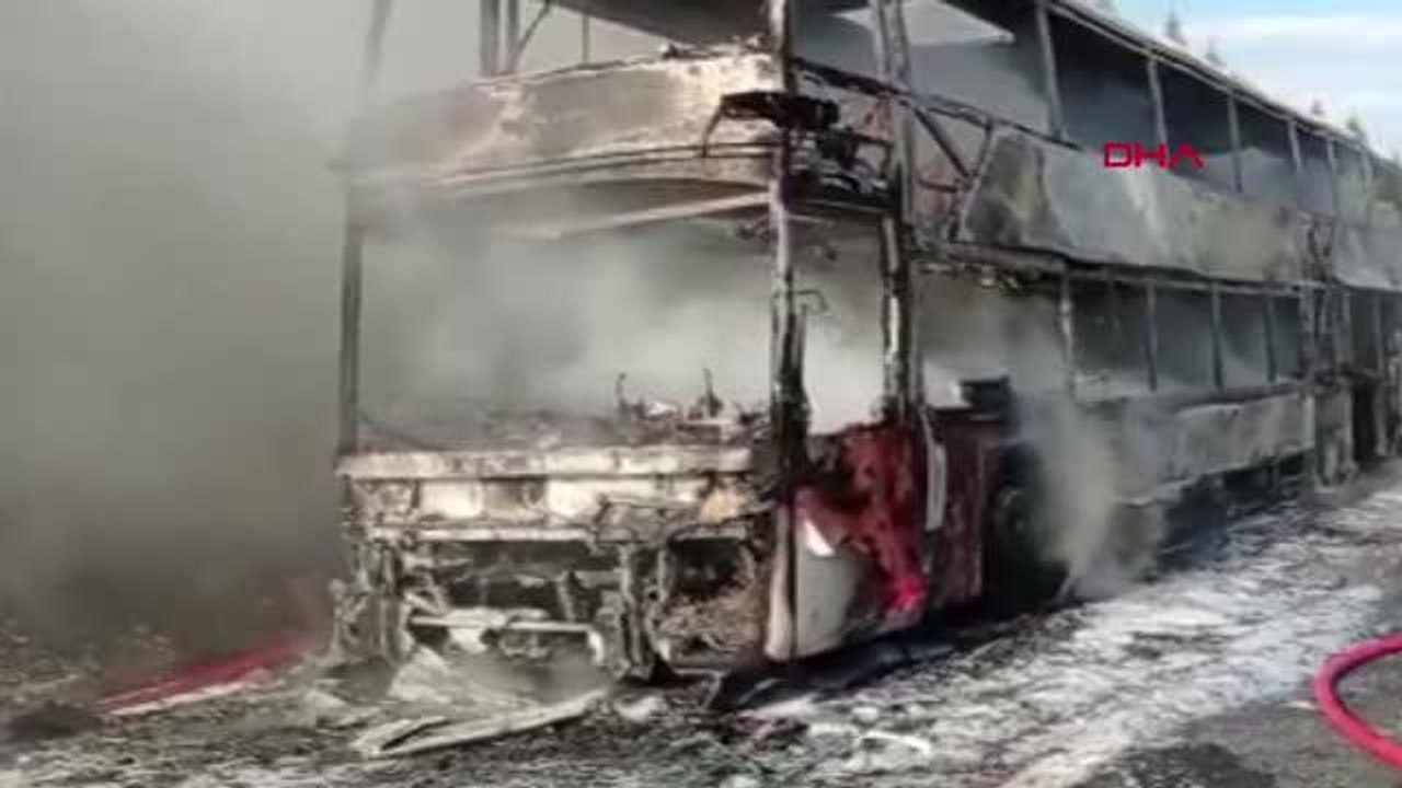 İKİ KATLI OTOBÜS ALEV ALEV YANDI