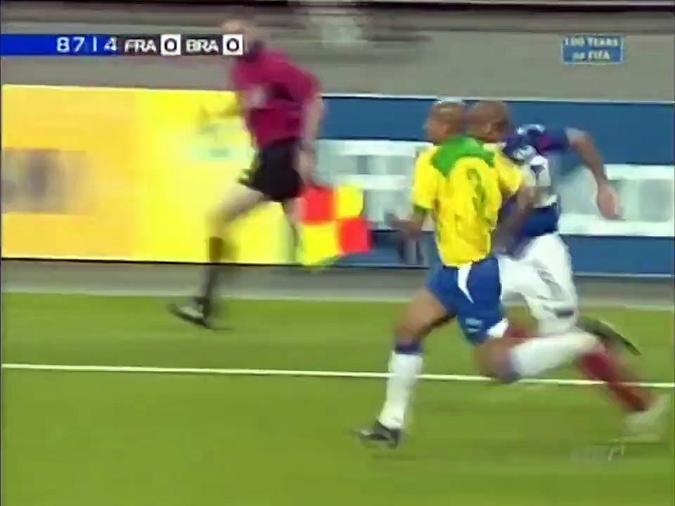 Thierry Henry crazy speed vs Roberto Carlos 2004