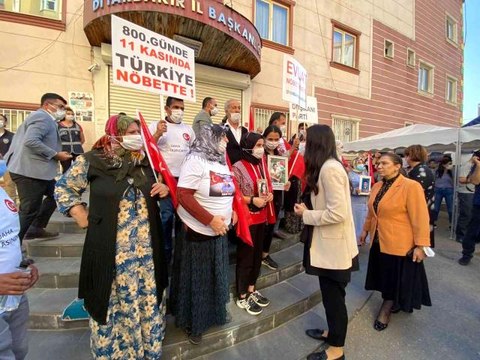 DİYARBAKIR - AK Parti Genel Başkan Yardımcısı Karaaslan, Diyarbakır annelerini ziyaret etti