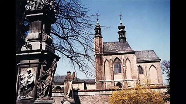 ❌▶▶LA ESPELUZNANTE DECORACION DE ESTA IGLESIA CON 40 MIL RESTOS HUMANOS_ ALTAR DE HUESOS HUMANOS (1)