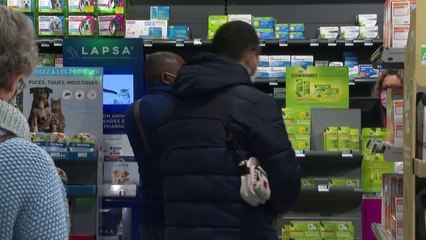 Tests Covid : les non-vaccinés mettent maintenant la main au portefeuille