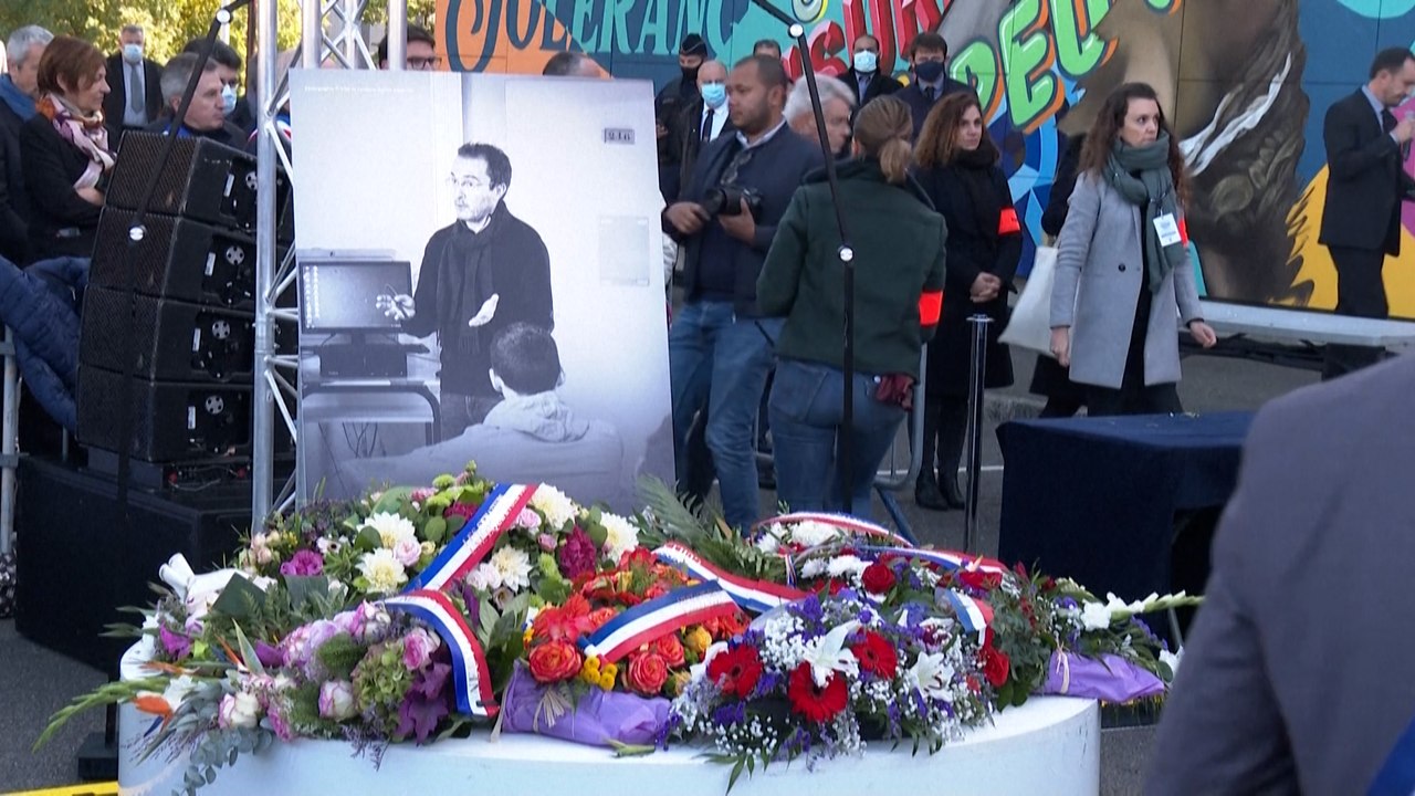 Un an après la mort de Samuel Paty, de nombreux hommages célébrés pour «ne pas oublier»