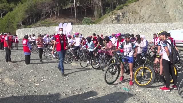 Türk ve Suriyeliler kardeşlik için pedalla sloganıyla bisiklet sürdü