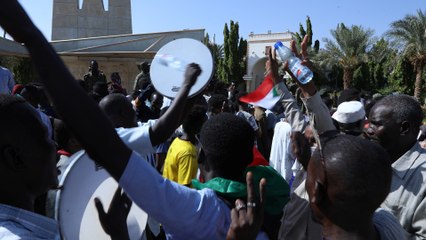 ما وراء الخبر- مظاهرات السودان.. دعم للثورة أم انقلاب عليها؟