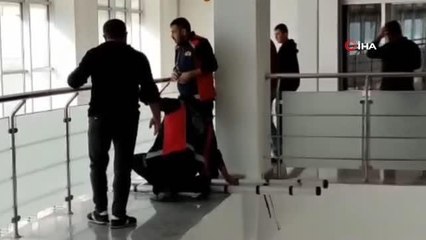 Son dakika haber... Hastanede mahsur kalan kedi itfaiye ekipleri tarafından kurtarıldı
