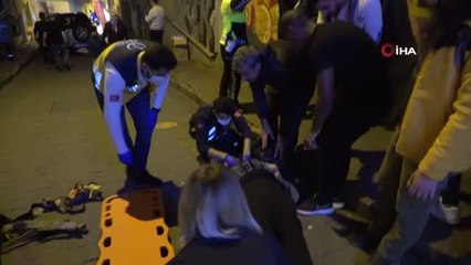 Taksim'de gaz pedalı takılı kalan araç iki turiste çarptı