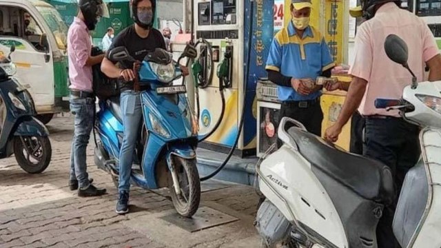 Petrol and Diesel gets costlier in Delhi-Mumbai today