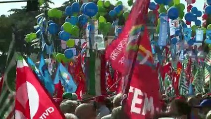 Tízezrek tüntettek a neofasiszták ellen Rómában