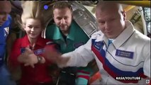 أعضاء الطاقم الروسي لتصوير أول فيلم في الفضاء يعودون إلى الأرض