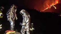 Especialistas visitan cada noche el volcán de la Palma vestidos de astronautas