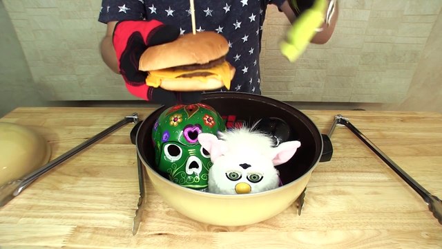 Rompiendo 5 Juguetes Clásicos con Nitrógeno Líquido y Marro!!!!