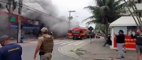 Incêndio atinge pelo menos oito estabelecimentos comerciais em Florianópolis