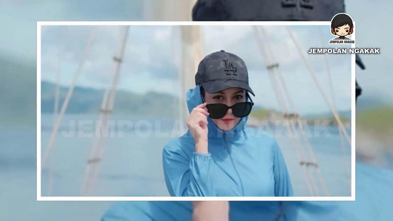 DINA LORENZA MALU DAN SALAH TINGKAH DIHAPADAN ARIEL NOAH _ TATAPAN CINTA ARIEL NOAH DINA LORENZA