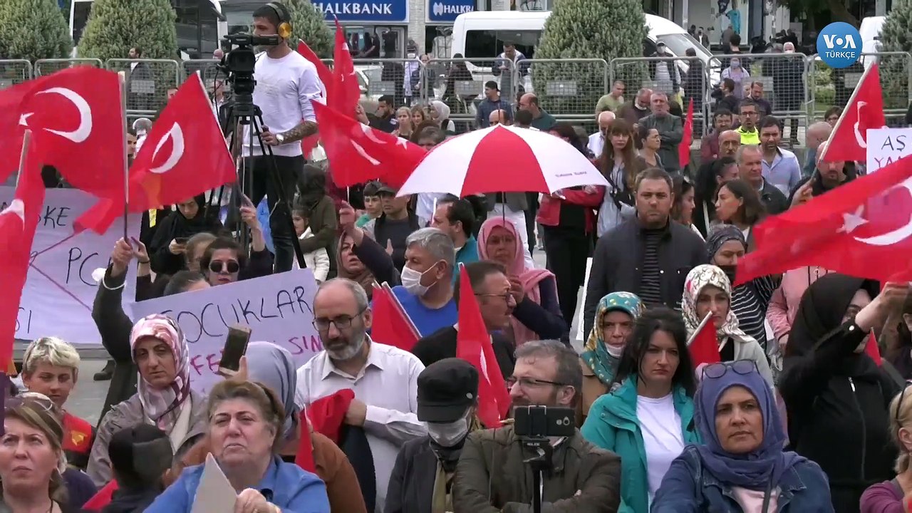 Corona Aşısı Karşıtları İzmir’de Miting Düzenledi
