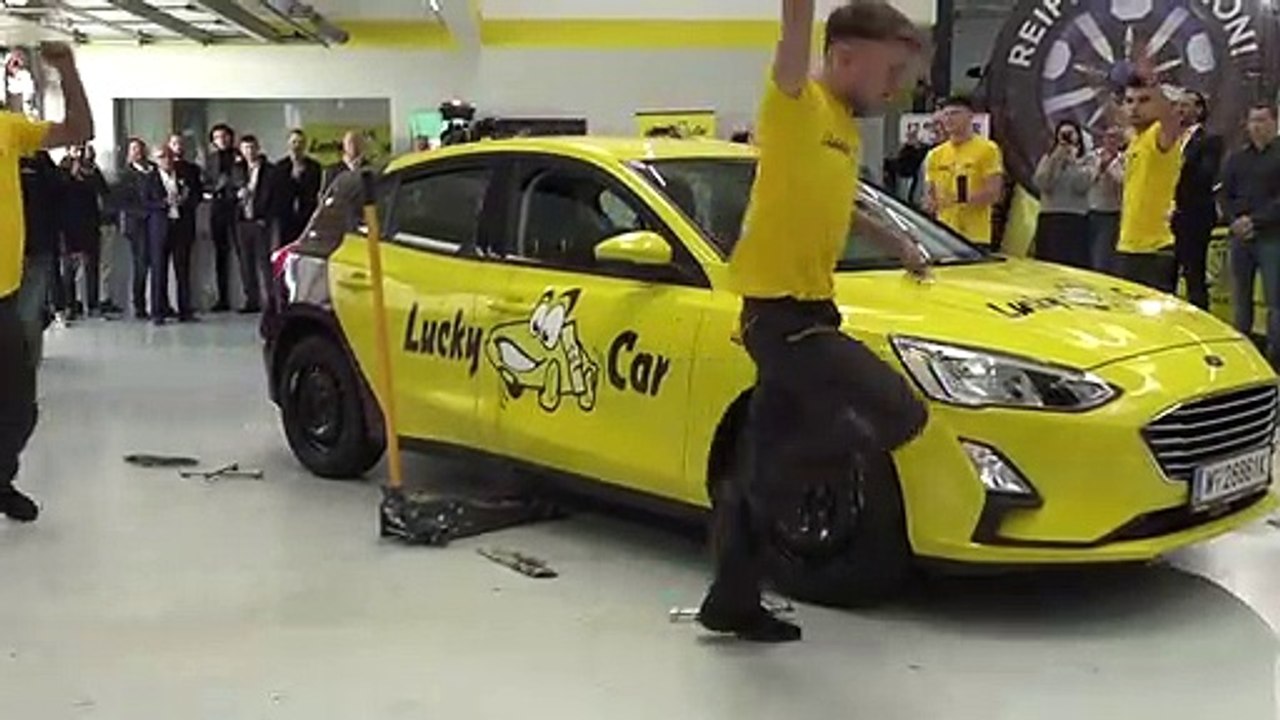 Lucky Car Lehrlinge holen den GUINESS WORLD RECORDS™  im Reifenwechseln
