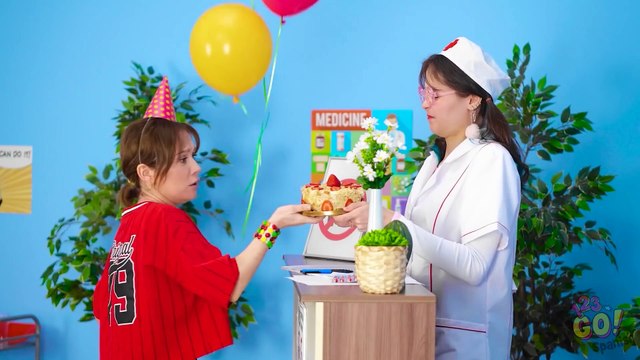 CÓMO COLAR COMIDA EN EL HOSPITAL || Ideas geniales para colar dulces por 123 GO!