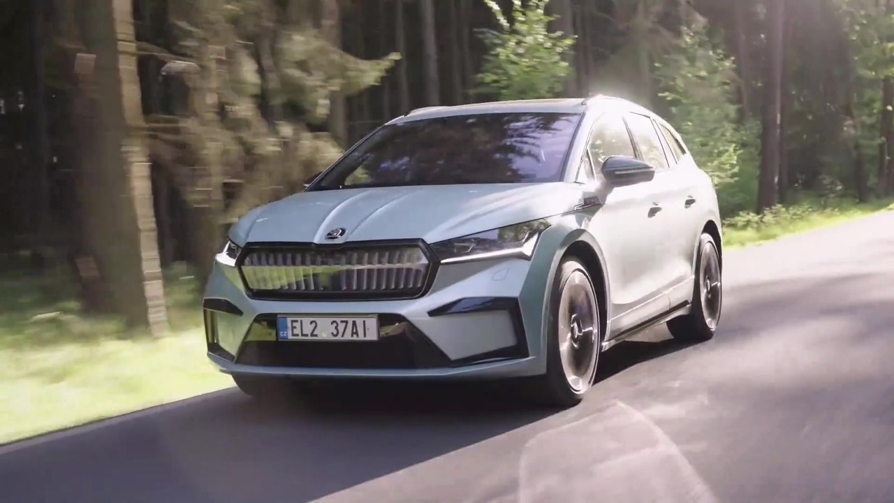 ŠKODA ENYAQ iV und ŠKODA SUPERB COMBI holen sechs Siege bei Leserwahl „Familienautos des Jahres“