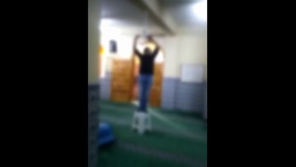 İzmir’de ortaokul öğrencisi çocuklara "sosyal etkinlik" adı altında cami temizlettiler