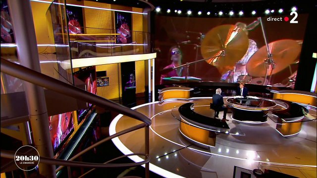 Laurent Delahousse fait une gaffe auprès de Gilbert Montagné dans 20h30 le dimanche - France 2