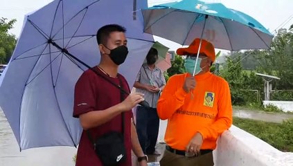 ศรีสะเกษ ปภ.ร่วมกับ อ.ภูสิงห์ใช้แบ็คโฮขุดลอกวัชพืชกีดขวางทางน้ำไหล