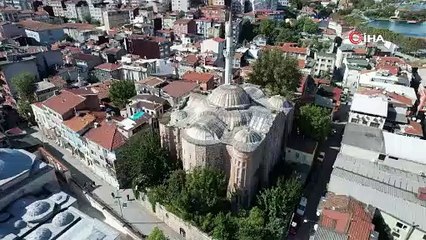 5 asırlık caminin içinde büyük keşif! Gizemli mezarı gören gözlerine inanamadı