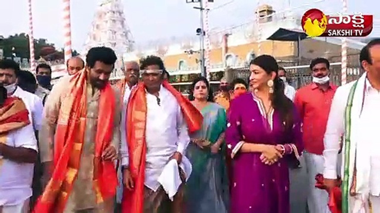 మోహన్ బాబు ముందే విష్ణుని కొట్టిన మంచు లక్ష్మి