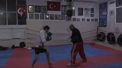 下载视频: Dünya ikincisi milli sporcu, gözünü Kick Boks Avrupa Şampiyonası'na dikti