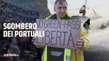 Porto di Trieste, iniziato lo sgombero dei No green pass: la Polizia usa gli idranti
