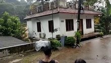 Casa arrastada cheias Kerala Índia