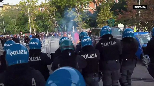 Un grupo de trabajadores intenta bloquear el puerto de Trieste