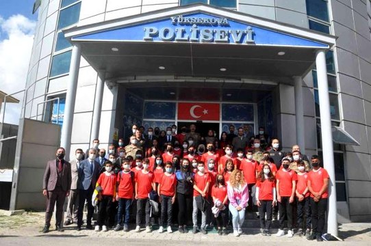 Son dakika haber: Yüksekova Emniyet Müdürlüğü 40 öğrenciyi Ankara'ya gönderdi