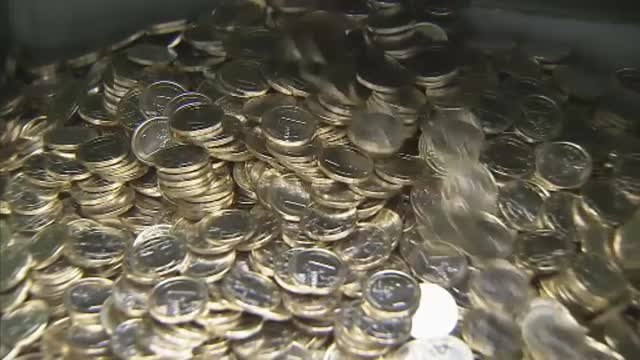 Sánchez y Casado mantienen las distancias