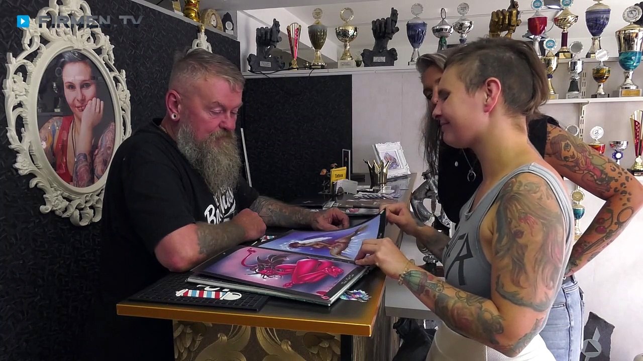 Buzzin Needles Tattoo in Graben-Neudorf – Ihre Profis von Old School bis Comics & Cover-up