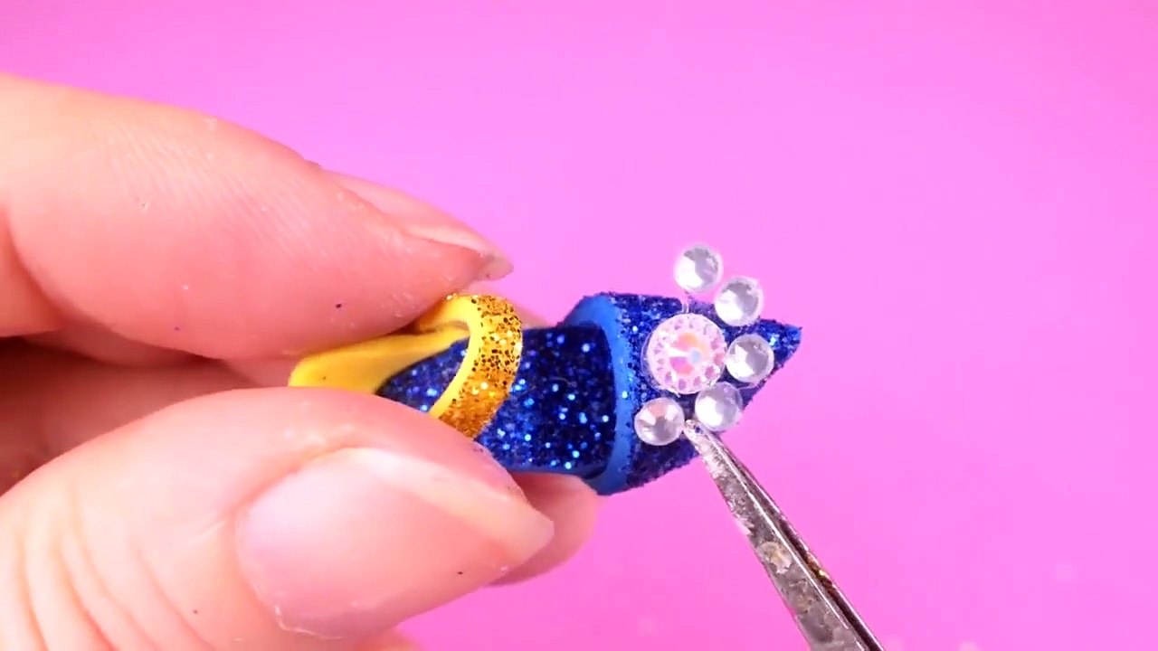 6 pairs of Barbie shoes, tassel heels, sandals and boots