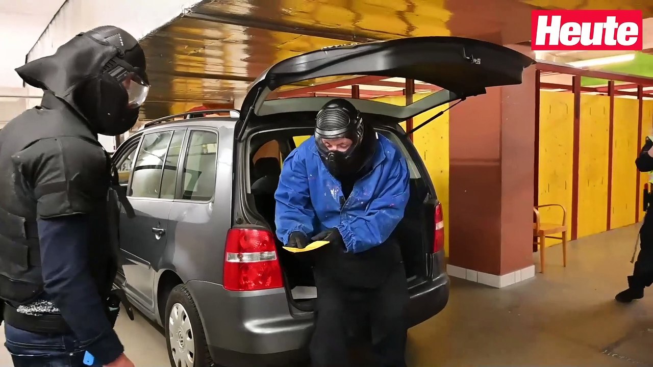 Polizei nimmt 'Heute'-Redakteure in Wien fest