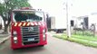 Bombeiros são acionados para combater incêndio em baú de caminhão, em Umuarama