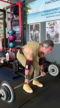 —Gear : @bodyengineersSupplement : @xxlnutritionVilain Wraps : @tuffwraps_uk —Happy Tuesday Everyone ! ☀️—Salut la famille, j’espère que vous allez bien ? Voici mon entraînement Dos, Biceps et Abs de ce mardi après-midi.Bon entraînement à tous !