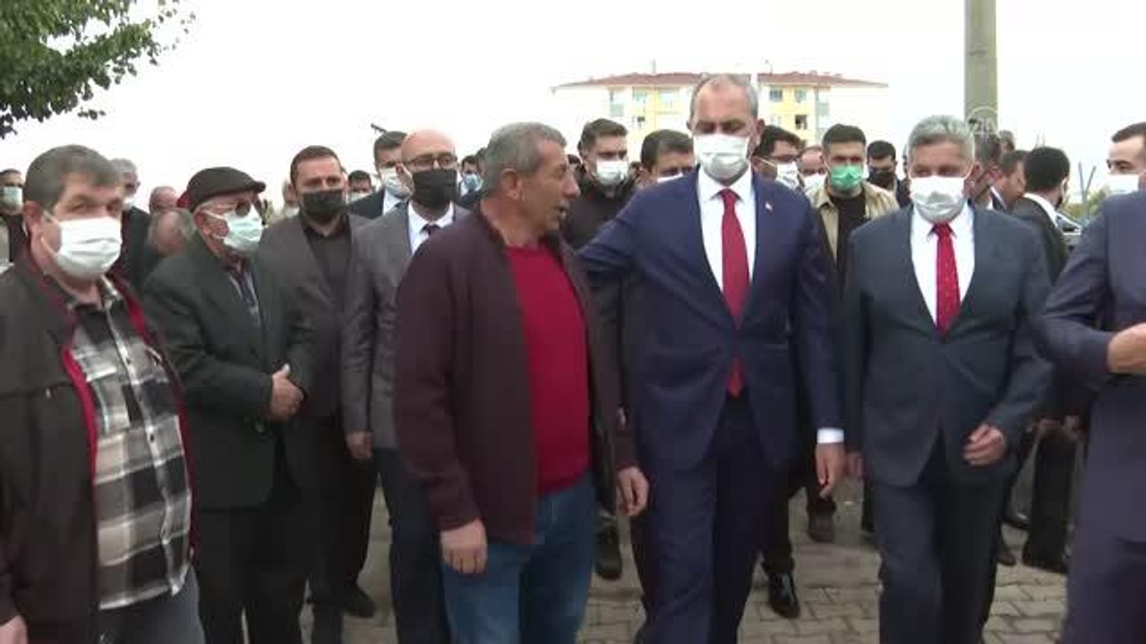 Adalet Bakanı Abdulhamit Gül, 15 Temmuz şehidinin ailesini ziyaret etti