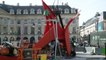 Fiac-2021: la sculpture "Flying Dragon" de Calder installée place Vendôme à Paris