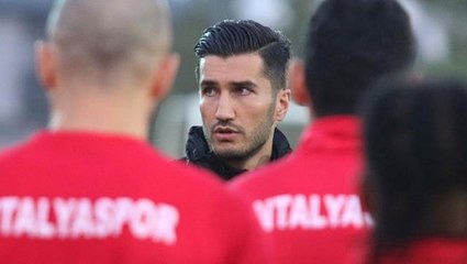 Antalyaspor'da hocalığa getirilen Nuri Şahin, futbolu bıraktı
