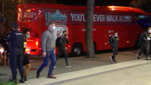 Los 'reds' de Klopp aterrizan en Madrid con ganas de guerra ante el Atlético