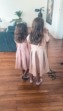 Amel Bent est fan de ses filles, adorables petites chanteuses.