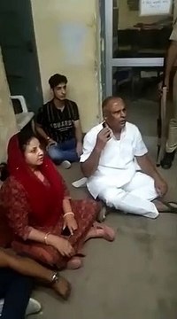 भतीजे की कार जब्त की तो विधायक व पति थाने में धरने पर बैठे, जताया विरोध