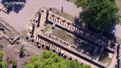 Olimpia enciende la llama olímpica de los Juegos de Invierno de Pekín 2022