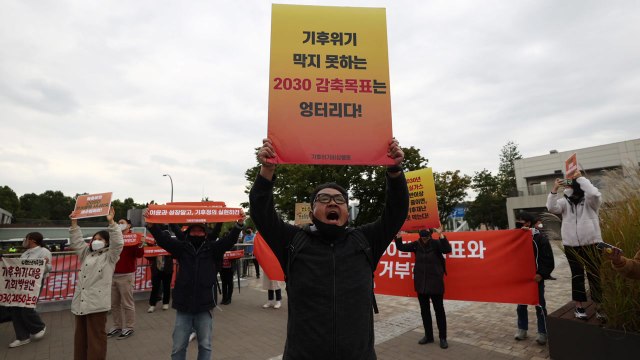 2030 감축 목표·2050 탄소 중립 기후위기 못 막아 ...환경단체 반발 / YTN