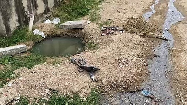 VÍDEO: Moradores da rua do Fórum, em Pombal, reclamam de esgoto e pedem providência da prefeitura
