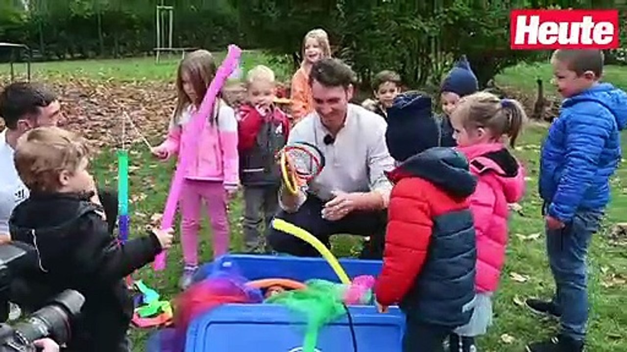 Wiener Kindergarten-Kids machen Ex-Skistar zur Braut