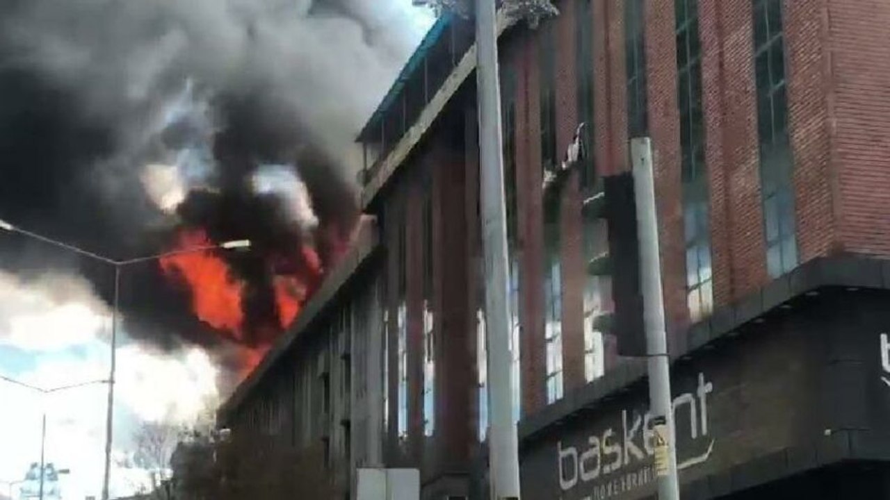 İller Bankası’nın terk ettiği bina alev alev yandı