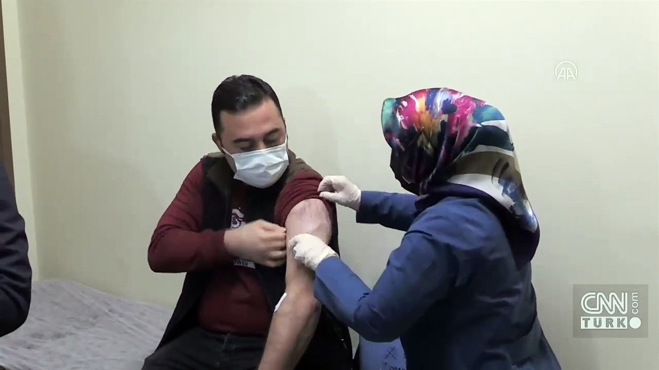 TURKOVAC, hatırlatma dozu olarak Denizli'de ilk gönüllüye uygulandı